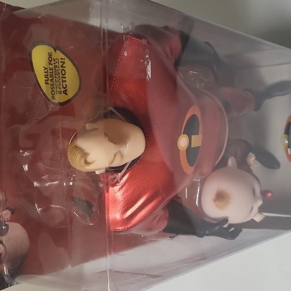 DISNEY PIXAR INCREDIBLE 2 | Mr. Incredibles and Jack-Jack Figurine - Picture 5 of 8